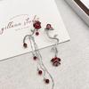Rose de Sangre Rosa Asimétrica Borla de Rosa Ear Cuff Único Nicho Simple Elegante Moda Versátil Ear Cuff