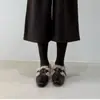 Mocassins fofos estilo britânico, com forro de fleece, para mulheres, nova coleção outono/inverno 2026, com detalhes de fivela, sapatilhas de bico fino, quentinhos e aconchegantes