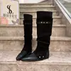 Novas botas finas de bico fino estilo coreano com tachas, uso bidirecional destacável, botas Martin, botas de motociclista até o joelho, sapatos femininos para mulheres baixinhas