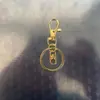 Clipe de Cachorro Giratório Conjunto de Corrente de Quatro Seções Conjunto de Três Peças, Clipe de Cachorro com Fivela em Oito, Mosquetão, Pingente de Contas, Chaveiro com Mosquetão