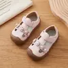 Sandálias para Bebê Menina Verão Novas Sola Macia Sapatos para Bebê e Criança Pequena Bico Fechado Anticolisão Sapatos de Princesa Sandálias para Menina Pequena