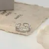 Anillo Abierto Personalizado para Mujer con Baño de Oro Real y Circonitas Microincrustadas, Anillo Geométrico de Diseño Nicho, Anillo Simple para Dedo Índice al por Mayor