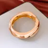 Pulsera Abierta de Cruz de Viento de Metal Personalidad Casual Simple Versátil Pulsera de Temperamento Diseño de Lujo Ligero Sentido del Diseño Joyería de Mano de Nicho