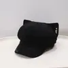 Nueva gorra de béisbol retro con orejas de gato para mujer, hecha de gamuza, con un diseño lindo que hace que la cara se vea más pequeña, versátil para uso casual, venta al por mayor