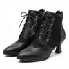 Botas femininas de bico fino com cadarço e detalhes em renda, estilo europeu e americano, de salto alto, botas curtas plus size, botas estilosas, fonte AliExpress 7