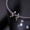 Aretes de Serpiente de Plata Esterlina S925 para Hombre Personalidad Moderno Cool Hip-Hop Estilo Frío Sentido de Alto Nivel Textura Nicho Aretes de Serpiente Pequeña