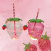 Taza de Plástico Desechable Brillante de 500 ml con Popote de Fresa para Tienda de Té de Leche Famosa en Internet, Bebida Popular en Festival de Comida de Mercado Nocturno