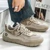 Tenis casuales transpirables de malla para hombre, con puntera ancha, adecuados para primavera y otoño, diseño moderno, suela gruesa, duraderos, antideslizantes y de corte bajo.
