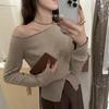 Otoño Temprano 2024 Nuevo Sexy Suéter de Punto con Hombro Irregular y Abertura para Mujer Moda Femenina Francés Elegante Top de Manga Larga