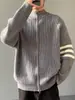 Cárdigan de punto con cuello alto, suéter de punto, prenda exterior a rayas para hombre, otoño e invierno, traje moderno y elegante para adolescentes, suéter fresco y versátil