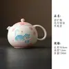 Esmalte de mineral de roca rosa degradado, diseño de gato pintado a mano, juego de té de cerámica bajo vidriado, que incluye una taza con tapa, tetera, taza de maestro, taza de degustación y taza de agua