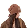 Gorro de punto para otoño e invierno, moderno y cálido, con bordes enrollados y letras, sombrero a prueba de frío para mujer con cordón y protección para las orejas, hace que la cara se vea más pequeña