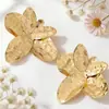 Collar Gargantilla de Moda Transfronteriza Europea y Americana con Pétalos Metálicos Irregulares para Mujer, Aretes y Clavos de Flor Tridimensionales Personalizados