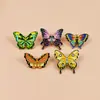 Broche de Mariposa con Forma de Dibujo Animado Transfronterizo, Adorno Metálico, Patrón Colorido, Insecto Lindo, Insignia para Ropa, Accesorios