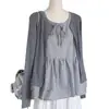 Conjunto de Duas Peças: Camisola Listrada de Treze Linhas com Gola Redonda de Comprimento Médio Sobreposto com um Cardigã Curto de Tricô de Manga Longa