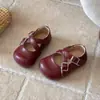 Novos Sapatos Vermelhos de Couro para Meninas da Primavera de 2026, Sapatos de Princesa Macios para Bebês, Sapatos de Princesa Retrô para Meninas Jovens, Modernos