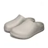 Fábrica Jinjiang 2025 Novos Sapatos Masculinos Cor Sólida Meia-Bota Sola Grossa Antiderrapante Resistente ao Desgaste Moda Simples para Exterior Praia Fechados