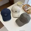 Gorra de Béisbol Bordada con Letras Sencillas Estilo Coreano para Hombres y Mujeres, Visera Ancha, Adelgazante de Rostro, Gorra Versátil Tipo Pato, Gorra para Pareja de Estudiantes, Moderna