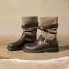 Botas Martin plisadas retro para mujer, nueva colección otoño/invierno 2026, con tacón grueso que aumenta la altura, diseño de retazos y hebilla de cinturón, creando un elegante estilo de bota de montar a media pantorrilla