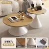 Mesa de café sólida de madera estilo crema para sala de estar minimalista, apartamento pequeño, redonda moderna simple y de alta gama, mesa auxiliar móvil