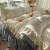 Conjunto Invernal Cálido Francés Juvenil de Leche Polar con Encaje de Cuatro Piezas para Dormitorio Sábana de Coral Polar Funda de Edredón Polar de Tres Piezas