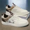 Zapatillas deportivas versátiles de piel transpirables para hombre, otoño 2026, nuevas zapatillas deportivas casuales blancas para estudiantes