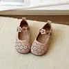 Sapatos de Couro Moda Fofos com Solado Macio para Meninas 2026 Primavera/Verão Novo Estilo Corte de Flor Respirável Mary Jane Casuais Sapatos de Uma Sola