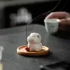 Gatinho de Porcelana Branca Porta Incenso para Interior Aromaterapia para Casa Ornamentos Animal de Estimação de Chá Acessórios para Cerimônia do Chá Cerâmica Fofa e Requintada para Brincar com Chá