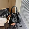 Bolso Pequeño Exquisito y de Moda 2026 Nueva Moda Versátil Bolso Cruzado para Mujer con un Toque de Lujo para Salidas