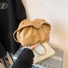 Transfronteiriça Sensação de Alta Qualidade Bolsa Pequena de Crowdsourcing Feminina Versátil 2025 Nova Bolsa Transversal Estilosa Bolsa Nuvem Plissada Feminina da Moda