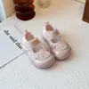 Tênis Esportivo Infantil Meninas 2026 Sandálias de Verão Sapatos de Malha Respirável Sapatos Doces de Princesa para Meninas Pequenas Sola Macia Casual
