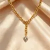 Collar de corazón de acero de titanio transfronterizo europeo y americano, gargantilla de moda y de alta gama, joyería de acero inoxidable chapada en oro que no se decolora al por mayor