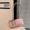 Bolsa de axila simples e estilosa estilo coreano para mulheres, nova coleção primavera 2026, apresentando uma estética doce e cool, um design único, e pode ser carregada como bolsa de mão ou bolsa de ombro
