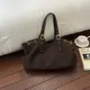 Bolso Tote Retro de Remaches Europeo y Americano para Viajes Cotidianos Bolso de Hombro Único de Moda Elegante Tendencia Bolso de Gran Capacidad Transparente para Debajo del Brazo Transfronterizo