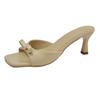 Elegantes Sapatos de Salto Agulha Salto Gatinho Estilo Socialite para Mulheres, Novo Modelo Verão 2026, Sandálias Brancas de Bico Quadrado Francês para Uso Externo