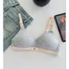 Nueva versión fina para niñas, directo del fabricante, ropa interior sin costuras push-up para busto pequeño anti-caída para mujeres, sujetador sin varillas