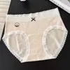 A9856 Calcinha Feminina Renda Francesa Estilosa em Tom Cinza com Estética Única, Algodão Puro Texturizado com Reforço Estendido 10A