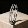 Pulsera Joyería de Acero Titanio de Alta Calidad para Niña Nicho Lujo Ligero Combinación Total a Prueba de Color Baño Acero Inoxidable Números Romanos