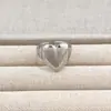 Anillo de Acero de Titanio para Comercio Exterior Transfronterizo Que No Se Desvanece, con Diseño de Corazón Hueco, Diseño de Nicho, Sensación de Lujo Ligero y Gama Alta, Anillo de Acero Inoxidable