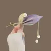 ¡Encanto púrpura! ¡Pin para el pelo de hoja bordada! Pinza retorcida de borla de perlas de alta gama para peinado recogido de mujer