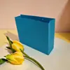 Bolsa tote para roupas em estoque bolsa de papel sacola de compras atacado roupas femininas masculinas espessada portátil bolsa de papel bolsa de presente para roupas