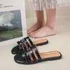 Sandálias Femininas Quadradas Planas Versáteis Estilo Francês Tendência Verão 2025 Vazadas Estilo Fada para Uso Externo