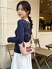 Colección Otoño/Invierno 2026: Diseño elegante y con estilo, de un solo hombro, moderno, color liso, vintage, simple, texturizado, de mano, bandolera, bolso pequeño cuadrado