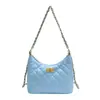 Bolsa de mão preta pequena estilo Chanel para mulheres, nova moda 2026 nicho de alta qualidade bolsa de ombro com padrão de diamante e alça de corrente