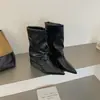 Bota Pantalona Bico Fino Fugui Yizu 2026 Outono/Inverno Nova Moda Salto Anabela Aumenta Altura Bota de Cano Médio Versátil Estilosa Bota Curta