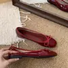 Zapatos planos rojos para mujer estilo francés 2025 primavera lazo bailarinas de suela blanda para combinar con faldas