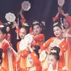 Figurinos de Performance para o Início do Verão Infantil: Um Traje de Dança Clássica para Menina no Estilo das Dinastias Han e Tang, Apresentando um Tema de uma Menina Dançando Embriagada com Borboletas na Brisa da Primavera