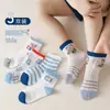 Calcetines de longitud media cuidadosamente seleccionados, Calcetines de algodón de color liso, Calcetines de algodón transpirables para niños y niñas, Calcetines de algodón finos estilo otoño Clase A para niños