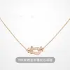 Pulseira de Fivela de Ferradura Pequena Fred de Alto Padrão para Mulheres, Luxo Leve Ouro 18K, Presente Versátil para Namorada ou Melhor Amiga