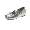 Bailarinas de punta cuadrada con lazo, modernos zapatos Mary Jane pequeños de piel, corte bajo, nuevo modelo 2026, aumento interno de altura para mujer, tira cruzada